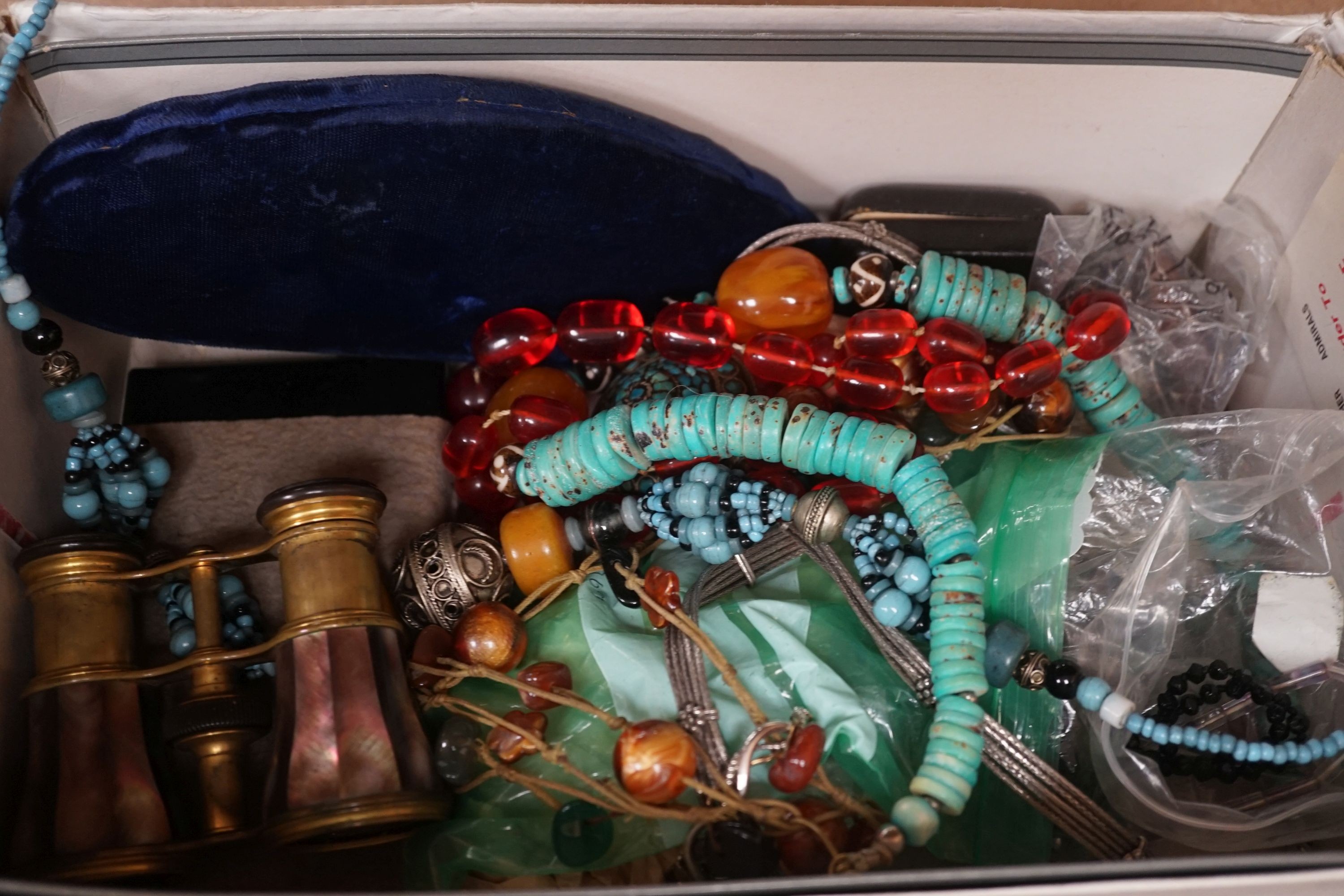 A mixed group of assorted costume jewellery.